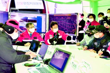 이철우 경북도지사, 산불현장에서... 밤샘 진화지휘