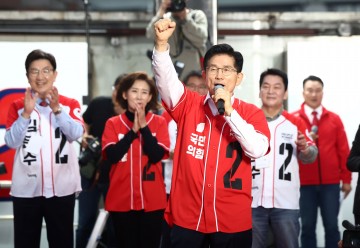 김문수, 연이틀 수도권 공략…예술인연합회·쪽방촌 방문