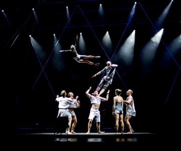 “인간의 몸과 목소리가 만든 경이로운 서커스"