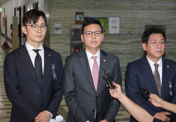  문서화 인쇄 폰트 크기 '찌질한 놈' 문자폭로에 국감장 발칵…국힘 "연락처 노출 고발"
