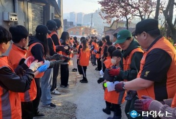 하모니봉사단, 대전 중구 부사동에 사랑의 연탄 나눔 봉사