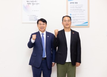 신경수 감독 만난 이정선 광주교육감, “세월호 아픈 기억 잊지 말아야"