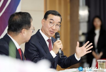  ‘이장우 대전시장과의 대화’에서 건의하는 김광신 중구청장