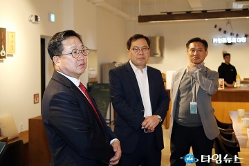 ‘커먼즈필드 대전’ 둘러보는 이장우 대전시장