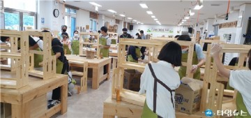 의성군, 주목받는 목재문화체험장으로 활력 넘쳐