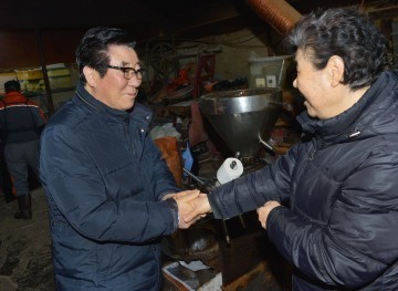 충남도의회 윤석우 의장, 설 명절 앞두고 전통시장 ‘민생 행보’