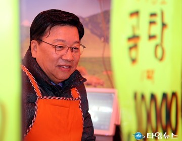 권선택 대전시장, 설 명절 전통시장 알바!