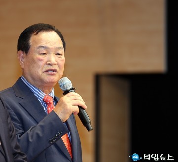 인사말 하는 송봉식 유성구의회 의장