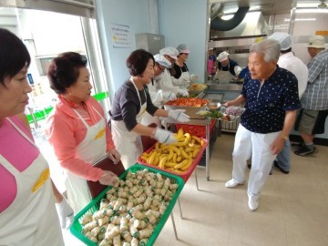 군산시 중앙동 주민자치회, 사랑나눔 배식봉사