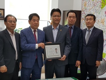 대전시의회 윤기식 의원, 주택건설 업계 발전 유공 감사패 받아!
