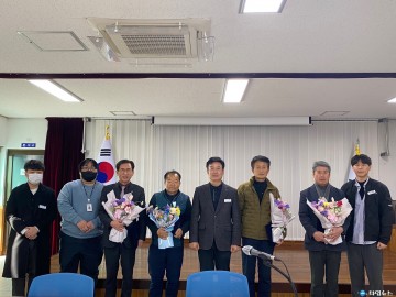 봉화읍, 이장에게 감사와 축하를 담은  감사패 및 임명장 수여,