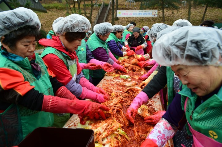 이웃을 생각하는 따뜻한 마음 사랑의 김장 담가주기
