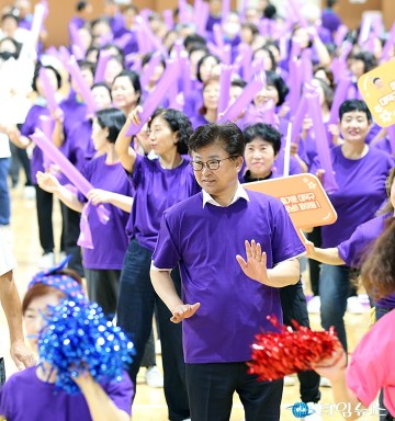 최충규 대덕구청장, 자원봉사자들과 준비체조 ‘활기차게’