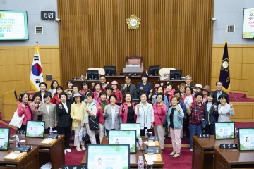 대전 서구 새마을부녀회원과 관내 어르신, 서구의회 방문