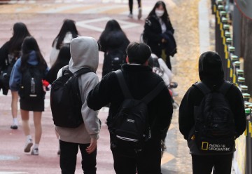 위기의 한국 자살·자해 청소년 지원 확대…상담센터 인력 늘려..