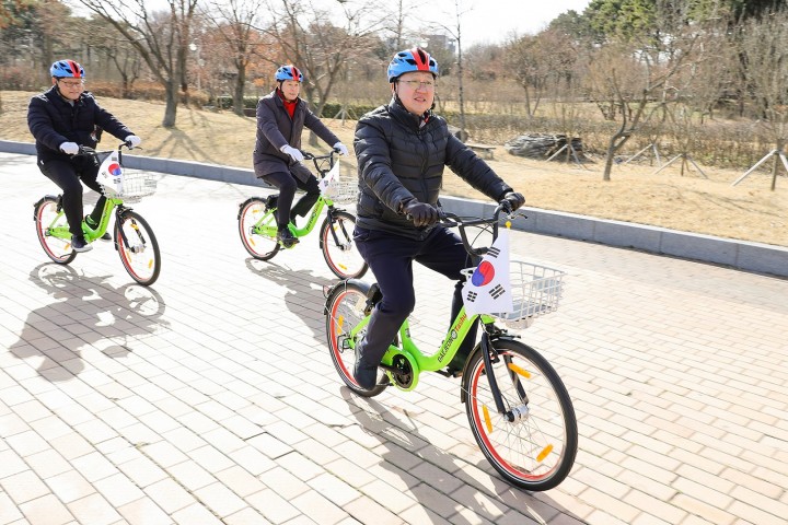 ‘3·1절 자전거 대행진’에 참석한 이장우 대전시장