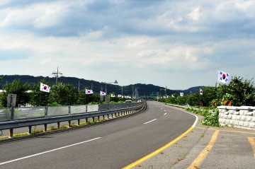 군위군, 광복74주년 맞이 나라사랑태극기 달기 운동 적극 전개