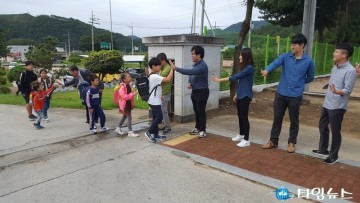 은풍초등학교 등굣길 은풍Hi 늘채움Hi 하이파이브 데이 실시