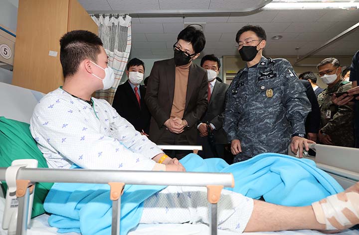 한동훈 비상대책위원장, 국군대전병원에 입원한 장병 예우 지금보다 잘해야
