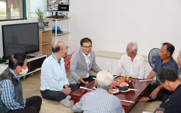 이상익 함평군수, 말복 맞이 관내 경로당 위문