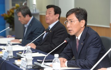 안희정 지사, 내륙 시·군도 해양 쓰레기 처리 힘 보탠다!