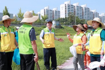 장종태 서구청장, 갑천변 환경정화 활동 펼쳐!