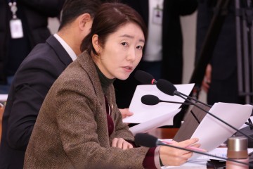 ‘공천헌금 1억 수수 의혹’ 강선우 前 보좌관, 피의자 신분 전격 소환