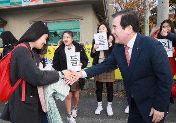 김지철 충남교육감, “얘들아 긴장하지 말고 평소대로 하는거야”