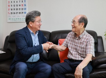 정용래 유성구청장, 광복절 앞두고 독립유공자 유족 위문