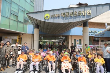 대전보훈요양원, 자운대 장병과 ‘일일 손자’ 봄나들이 실시