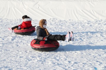 [포토뉴스]신바람난 동심, 눈썰매 타고 씽씽, 안동눈빛축제 '북적북적'