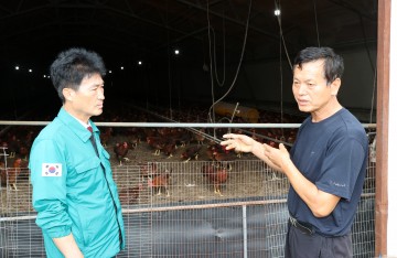 충북도의회, 축산 폭염 피해 현장 점검…농가 애로사항 청취