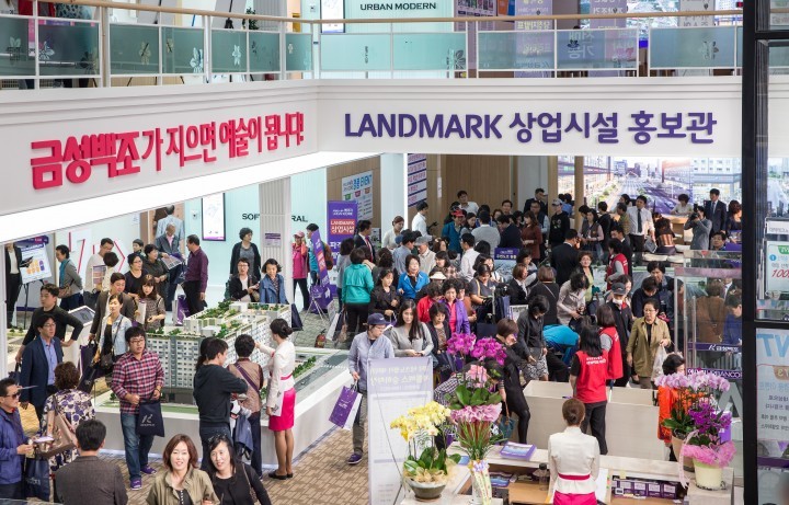 금성백조 ‘예미지 어반코어’, 아파텔·상가 잡으려는 인파로 견본주택 후끈!