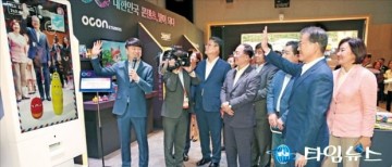 문재인 대통령 "콘텐츠는 반도체 버금가는 성장산업…대한민국 먹여살릴 것"