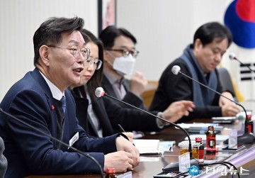 김제선 중구청장, 혁신 기술 지원 아끼지 않겠다…CES 2025 스타트업 간담회 개최