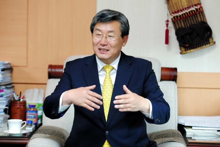 군 수 동 정