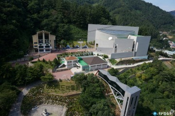 “독도박물관 리모델링을 마치고 재개관”