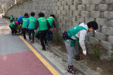 가흥1동, 학교변 꽃길 조성…‘아이들에게 웃음꽃 선사