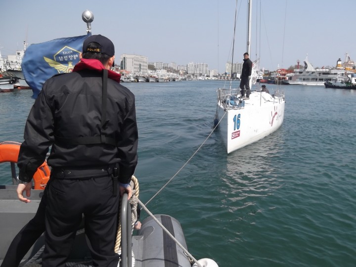 포항해경, 포항 구항 기관고장 요트 구조