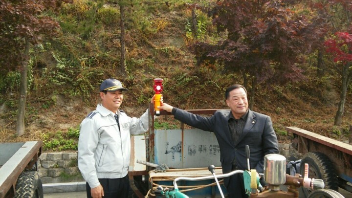 경운기 교통사고 예방을 위한「쏠라 경광등 」 부착식
