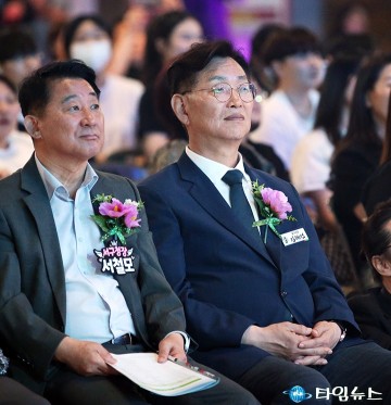 미용예술경연대회에 참석한 서철모·김제선 구청장