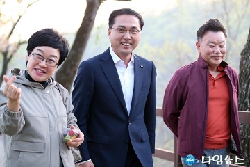 ‘대청호 대덕뮤직페스티벌’ 개막식 참석하는 박상숙·박희조·김우연