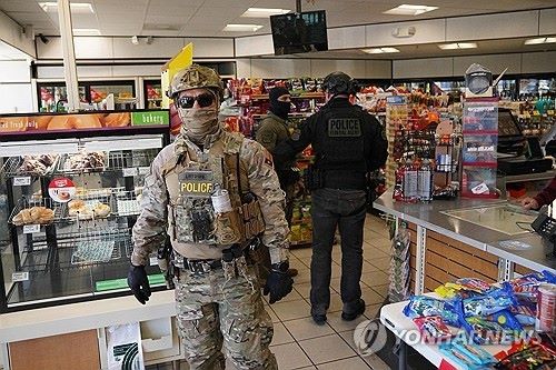   트럼프, 이번엔 '이민자 급증세' 샬럿 단속…이틀간 130명 체포