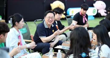 ‘청년스위치ON’에서 도시락 소통하는 이장우 대전시장