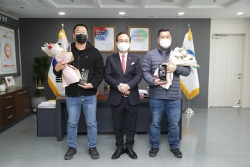생명을 구한 시민 영웅 2명에 표창 수여한 천안시