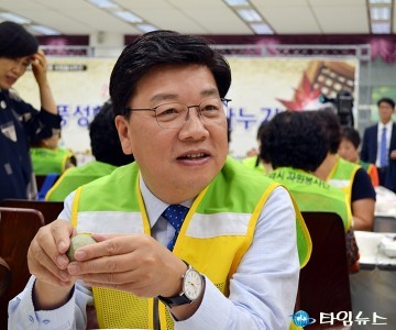 송편 빚는 권선택 대전시장!