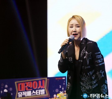 ‘대전 0시 뮤직페스티벌’에서 공연하는 소찬휘