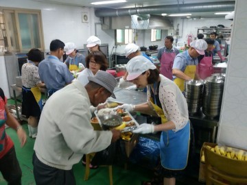 군산경로식당에서 ‘나눔과 사랑’ 봉사활동 펼쳐
