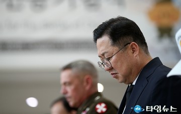“자유의 희생, 가슴에 새깁니다”…이장우 대전시장 묵념