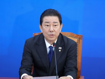 ‘사면초가’ 김병기, 원내대표직 전격 사퇴… 쏟아지는 의혹에 결국 무릎